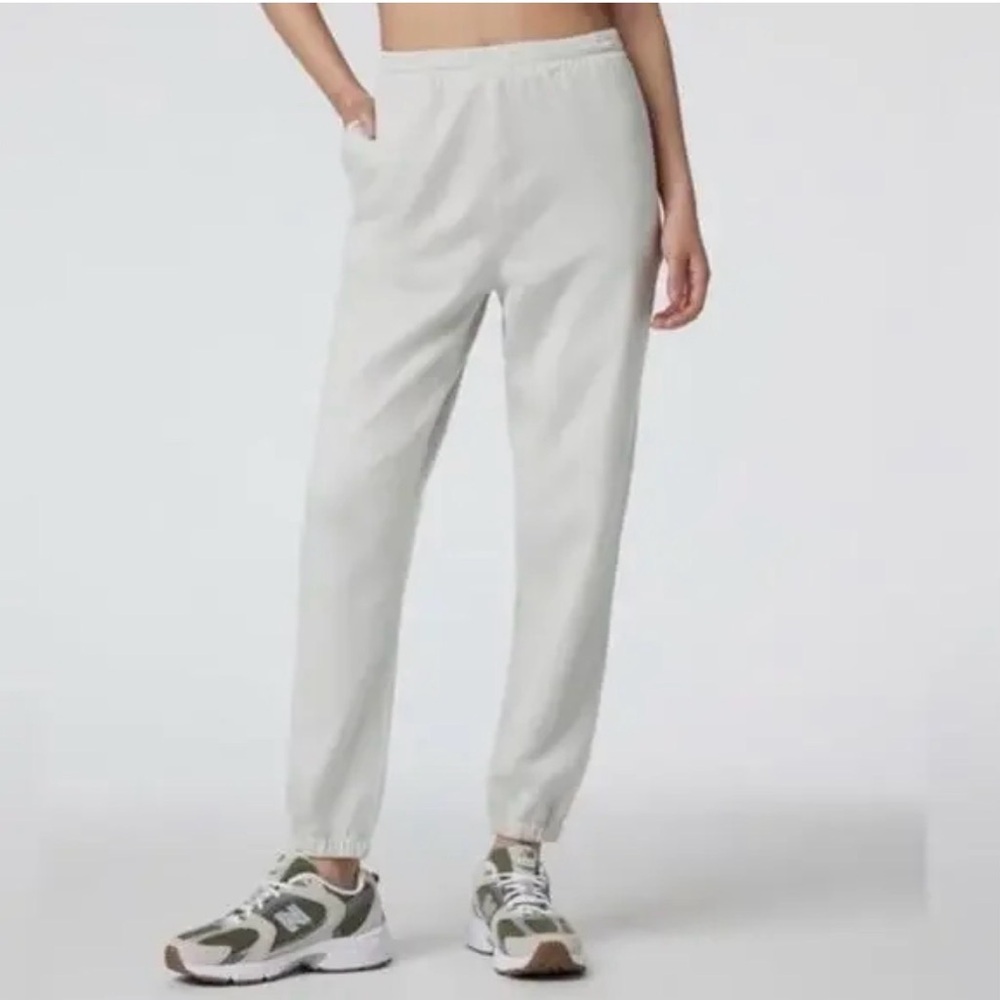 Vuori Boyfriend Joggers - Salt